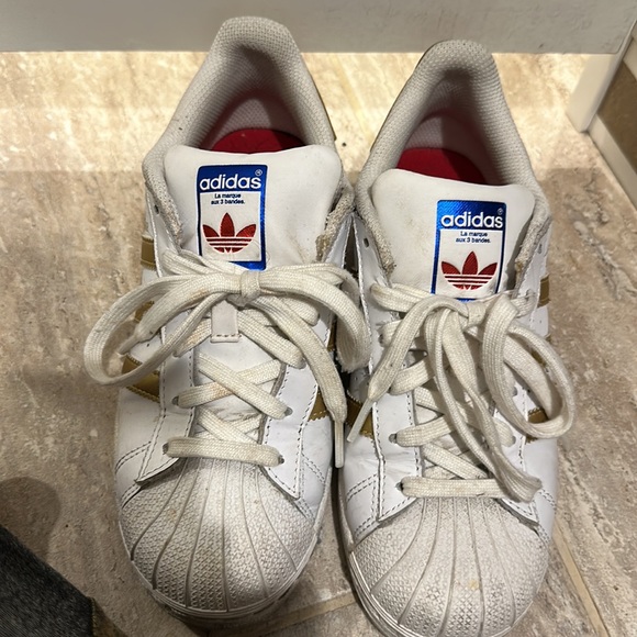 Adidas white and Gold superstar - Picture 2 of 5
